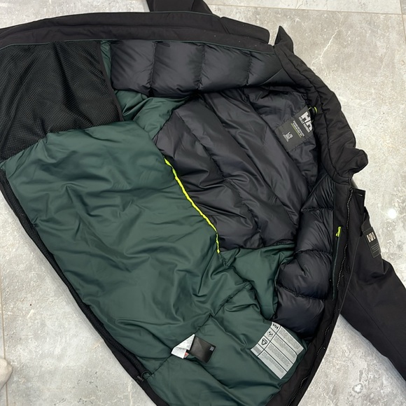 Men’s Helly Hansen Winter Parka with Helly Tech Protection - Size L (Regular) - Picture 7 of 10